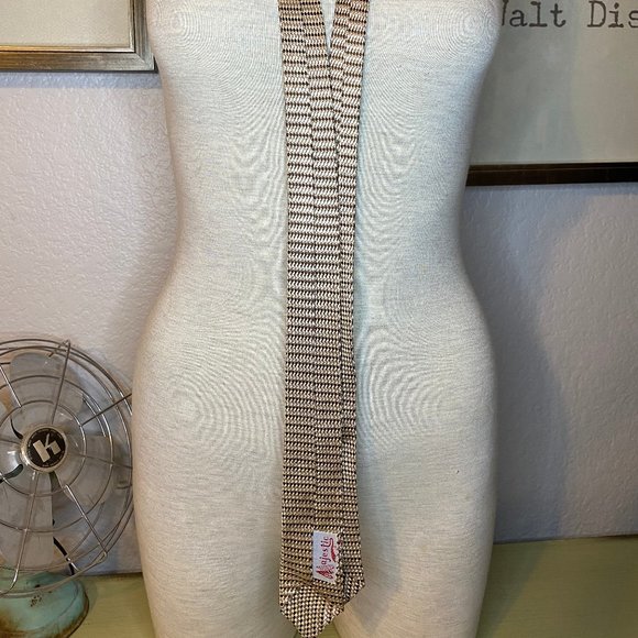 * Vintage Majestic Brand Tie - Picture 2 of 2